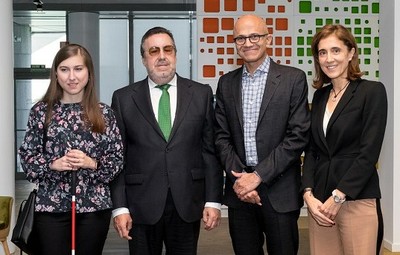 De izquierda a derecha, Sandra Timón, Miguel Carballeda, Satya Nadella y Pilar López