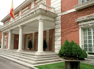 Entrada al Palacio de la Moncloa que acoge las deliberaciones del Consejo de Ministros
