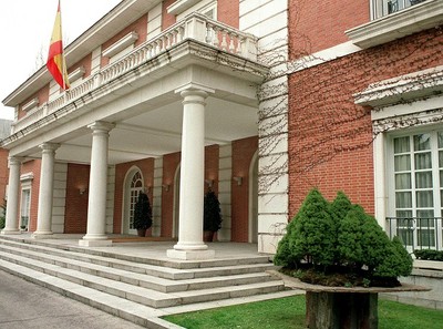 Entrada al Palacio de la Moncloa que acoge las deliberaciones del Consejo de Ministros
