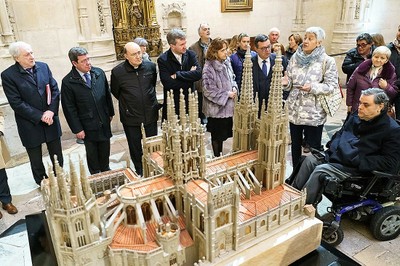 La maqueta de la catedral ha estado expuesta al público en la entrada del templo durante la última semana de octubre 