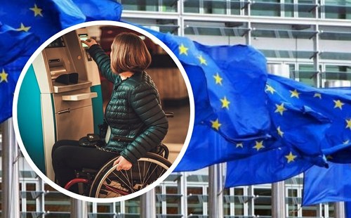 Collage fotográfico con el edificio del Parlamento, banderas europeas y en el centro de la imagen una mujer en silla de ruedas utilizando un cajero automático