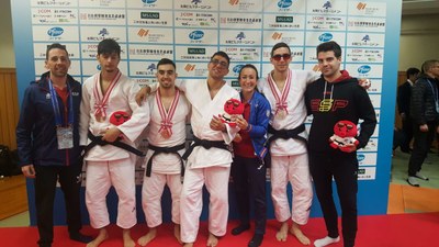 El equipo español en Tokio, con Ibáñez en segundo lugar por la derecha