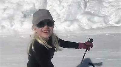 Izarbe se desliza sobre la nieve