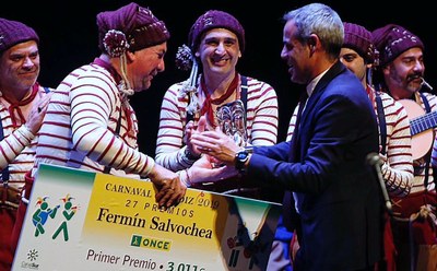 José Pacheco entrega el Primer Premio a Los Luceros