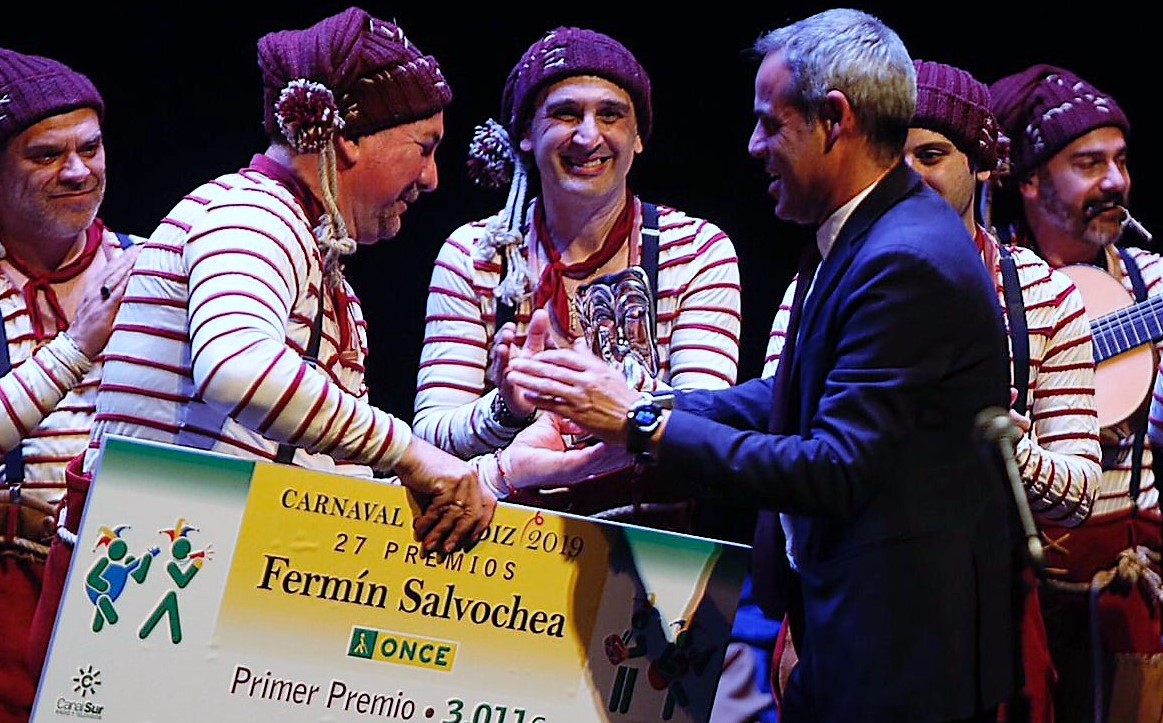 José Pacheco entrega el Primer Premio a Los Luceros