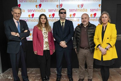 Las autoras de la guía junto a Luis Cayo Pérez, Guillermo Hermida y González Huesa