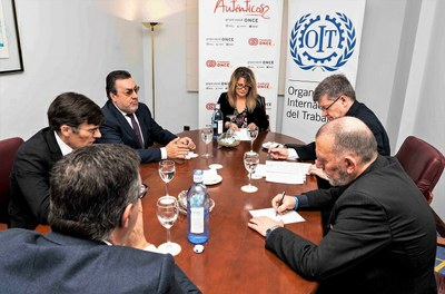 Mesa de trabajo de ambas delegaciones