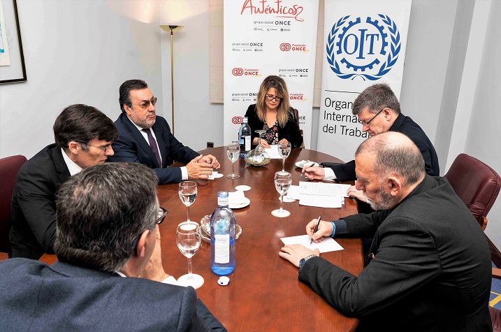 Mesa de trabajo de ambas delegaciones