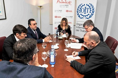 Mesa de trabajo de ambas delegaciones