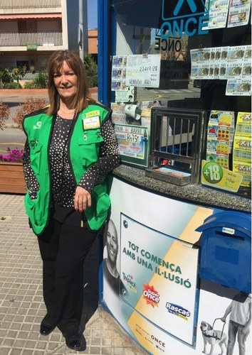 Carmen Munné Gómez, agente vendedora de los productos de juego de la ONCE