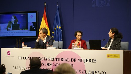 De iz. a dcha: José Luis Rodríguez Zapatero, Magdalena Valerio y Ana Peláez en el acto de inauguración 