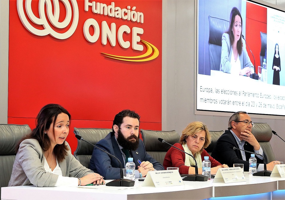 Mesa de la sesión dedicada a la participación de las personas con discapacidad en las próximas elecciones europeas