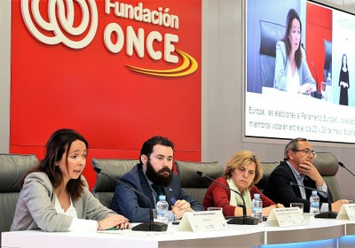 Mesa de la sesión dedicada a la participación de las personas con discapacidad en las próximas elecciones europeas