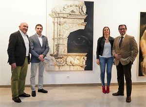 Pérez Blanco (primero por la derecha), en la inauguración de la muestra. El autor es el segundo por la izquierda