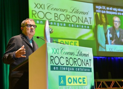 Rafael Vallbona agradece desde el escenario la concesión del premio