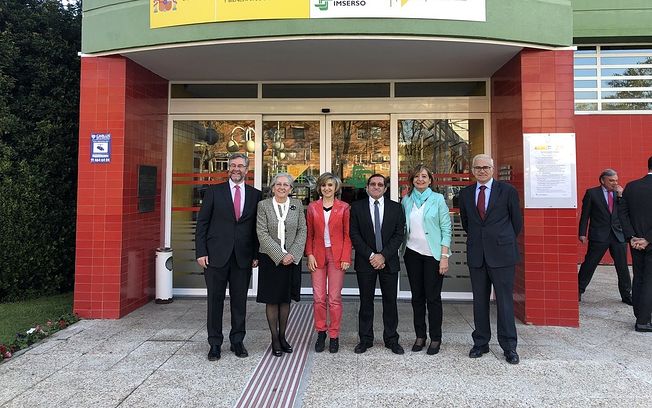 Carcedo y los máximos responsables del CEAPAT y del IMSERSO en la sede madrileña del centro