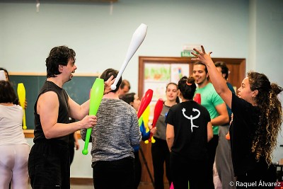 Alumnos e instructores de Escena Mobile durante un taller de formación circense