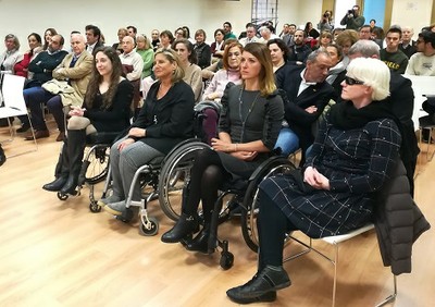 Deportistas paralímpicas en la primera línea del acto de presentación del libro