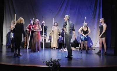 El grupo Antígona durante un ensayo de su obra 'Afrodita' que representarán este verano en Mérida