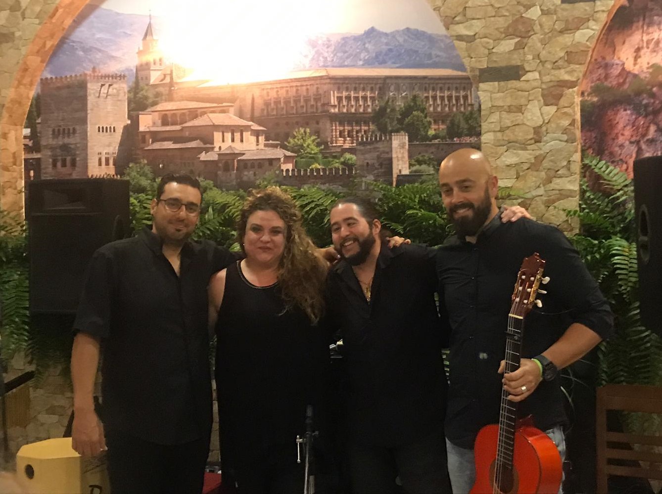 El Kuko (segundo por la derecha), con su grupo Amoraí