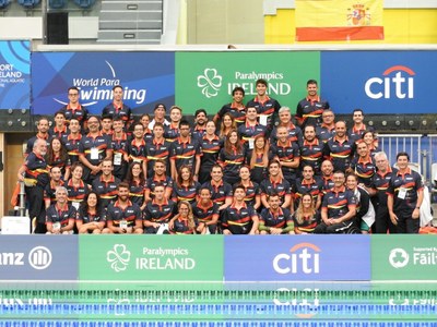 Foto de familia de los participantes en el Nacional de Natación paralímpica