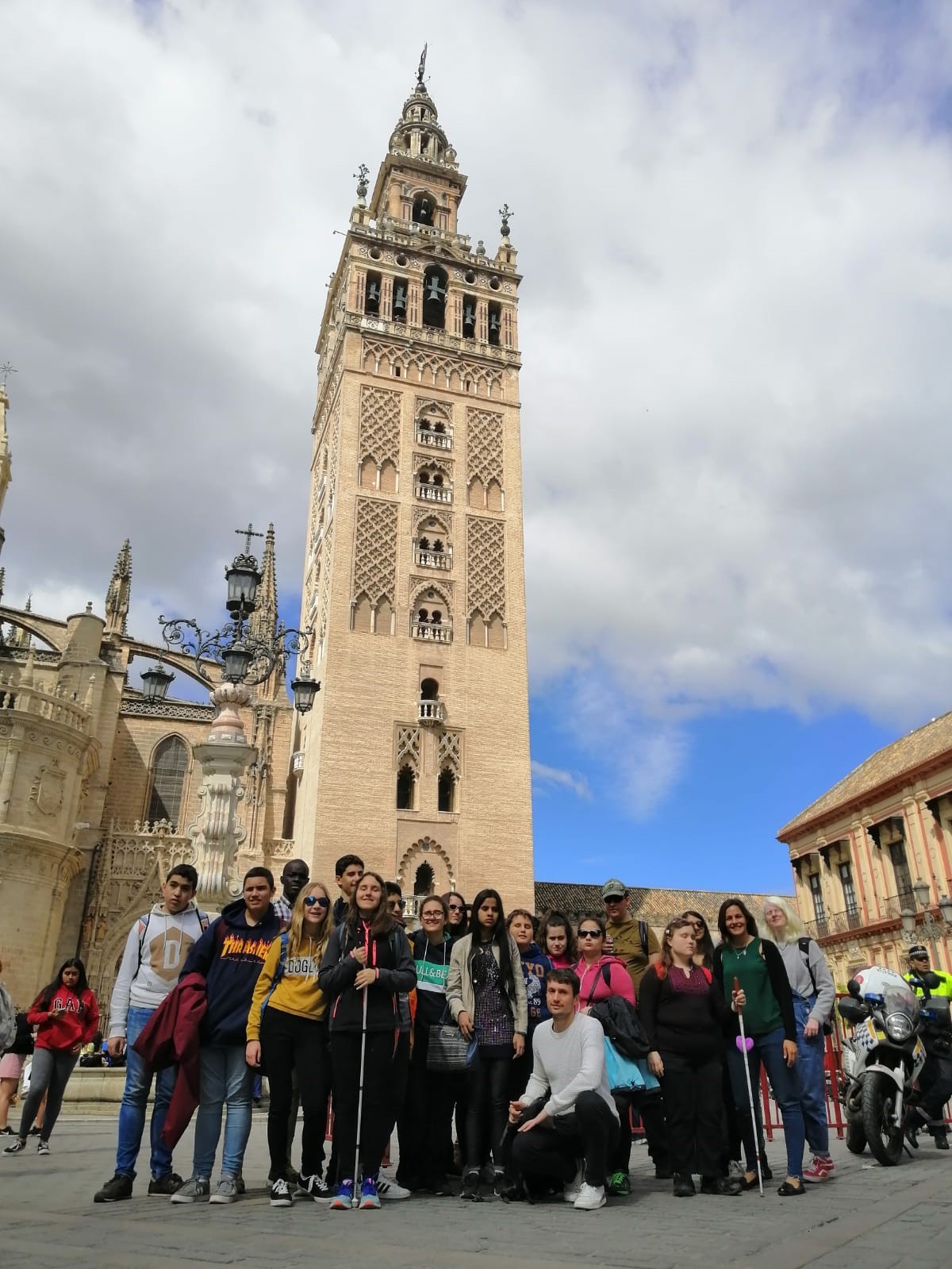 A las puertas de la catedral, con la Giralda al fondo