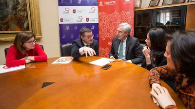 José Luis Rivas, junto a Martínez Donoso, la responsable de Inserta en Castilla y León y las tenientes de alcalde