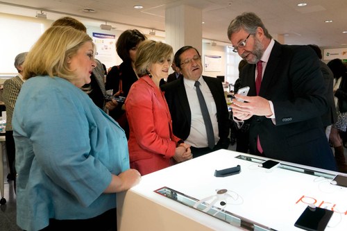 Momento de la visita de la ministra a la sede del CEAPAT