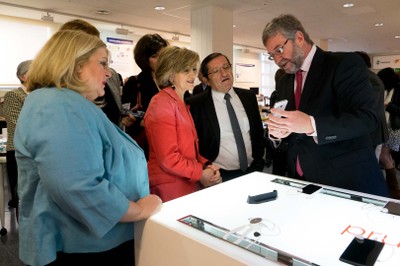 Momento de la visita de la ministra a la sede del CEAPAT