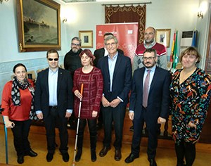 Virginia Carcedo junto al equipo consistorial de Castro Urdiales
