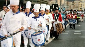 Un momento del pasacalle de la última tamborrada de San Sebastián