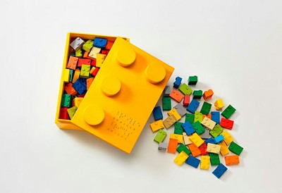 Caja de Lego con los bricks en braille