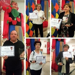 Collage fotográfico con actores y actrices de La Ruina mostrando sus diplomas
