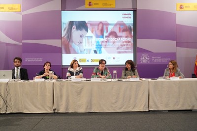 Mesa de presentación del informe