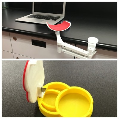 Collage gráfico con un reposa-brazo giratorio para acceso al ordenador (arriba) y un pastillero accesible, objetos expuestos en la muestra
