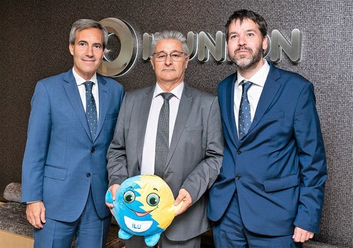 De izquierda a derecha, Oñoro, Fernando Martínez y Alejandro Fernández