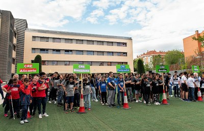 Los representantes de los distintos Centros Educativos en el desfile inaugural de las jornadas Los representantes de los distintos Centros Educativos en el desfile inaugural de las jornadas