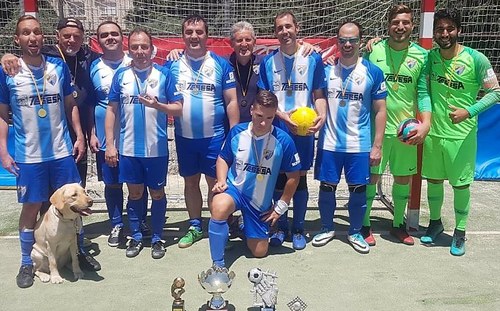 El equipo malagueño posa tras obtener el triunfo en el Campeonato de Fútbol 5