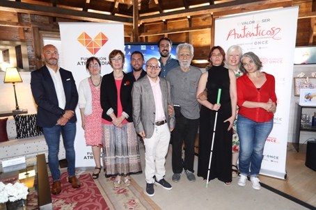 Foto de familia de los participantes en la jornada