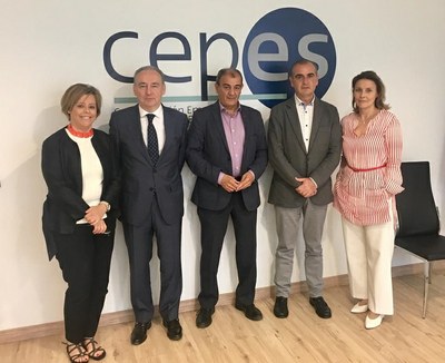 Foto de familia de los responsables de CEPES y de la PTS