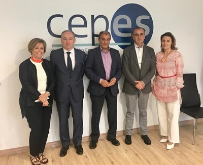 Foto de familia de los responsables de CEPES y de la PTS