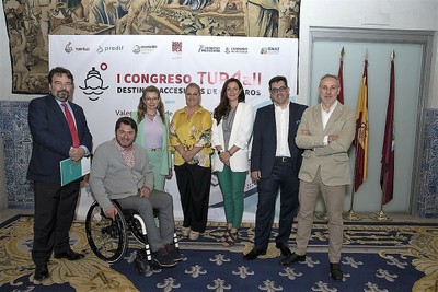 Foto de familia durante la presentación del congreso en Madrid