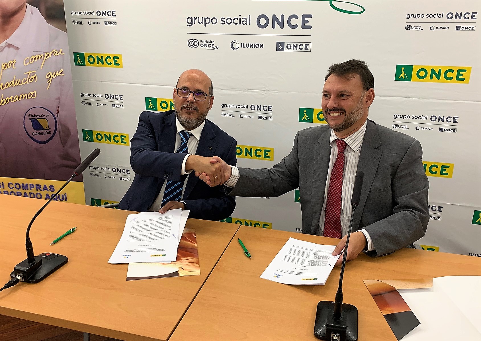 López  Mármol y Andrés Calvo durante la firma del convenio