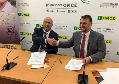 López  Mármol y Andrés Calvo durante la firma del convenio
