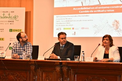 Mesa de inauguración de la Jornada
