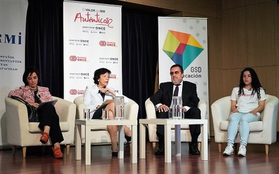 De izquierda a derecha: Pilar Villarino, Isabel Celaá, Miguel Carballeda y Valentina García