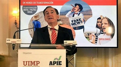 Antonio Huertas durante su intervención en la jornada de Apie en Santander