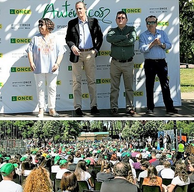 Arriba, intervinientes en el acto del Parque de Atracciones de Madrid. Abajo, panorama de los centenares de participantes