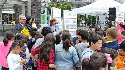 Estand de los servicios sociales municipales en el Ayuntamiento de Santander