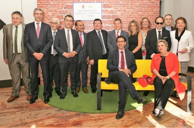 Foto de familia de premiados y autoridades